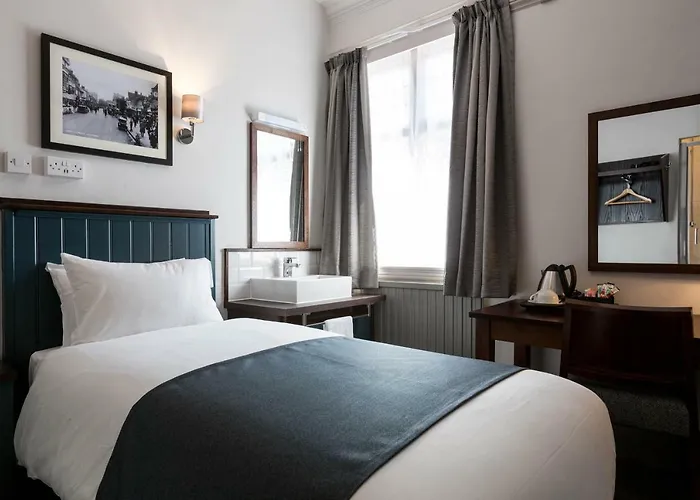 Hotels Around Watford Junction: Find the Ideal Accommodation for Your Stay