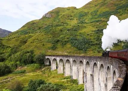Kennst du vielleicht aus den Harry-Potter-Filmen: Das Glenfinnan-Viadukt in Schottland.