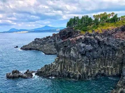 Stopover in South Korea: how beautiful the paradise island of Jeju is